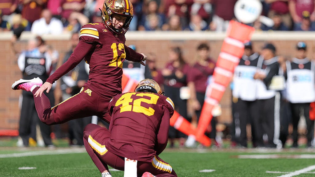 Minnesota's late-arriving kicker Luke Drzewiecki quickly makes a strong impression — Andover Dining news
